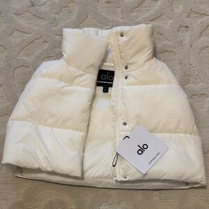 ALO Yoga Cropped Gold Rush Puffer Vest- Ivory- NWT